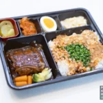 【韓国】CU マジェソバプ&ハンバーグ定食 2位レシピ弁当レビュー 새콤한 피클 느끼함 해소