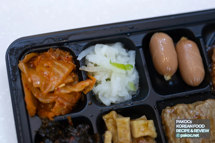 반찬 양은 적은 도시락 구성