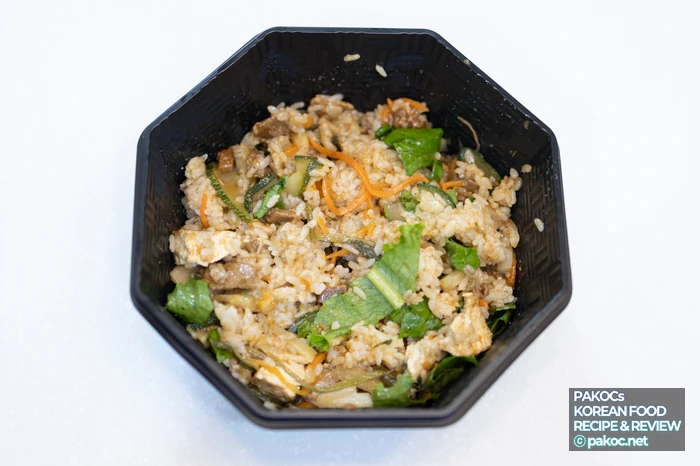Bibimbap con un ingrediente distinto en cada compartimento