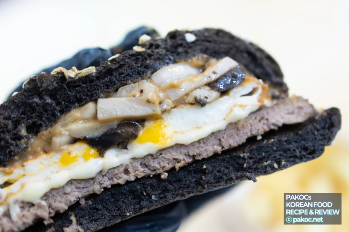 La hamburguesa de trufa y la salsa en armonía