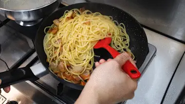 훈제 풍미 가득한 파스타