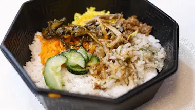 江原道の食材を活用したビビンバ